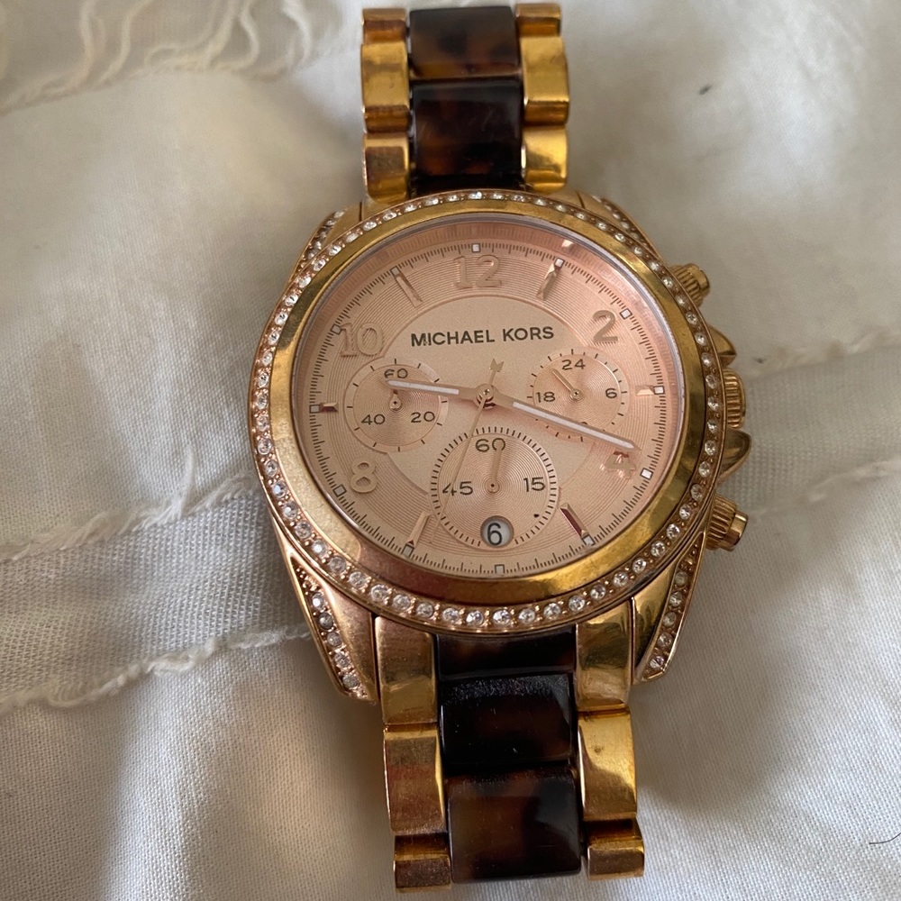 Michael Kors tortoise detail watch